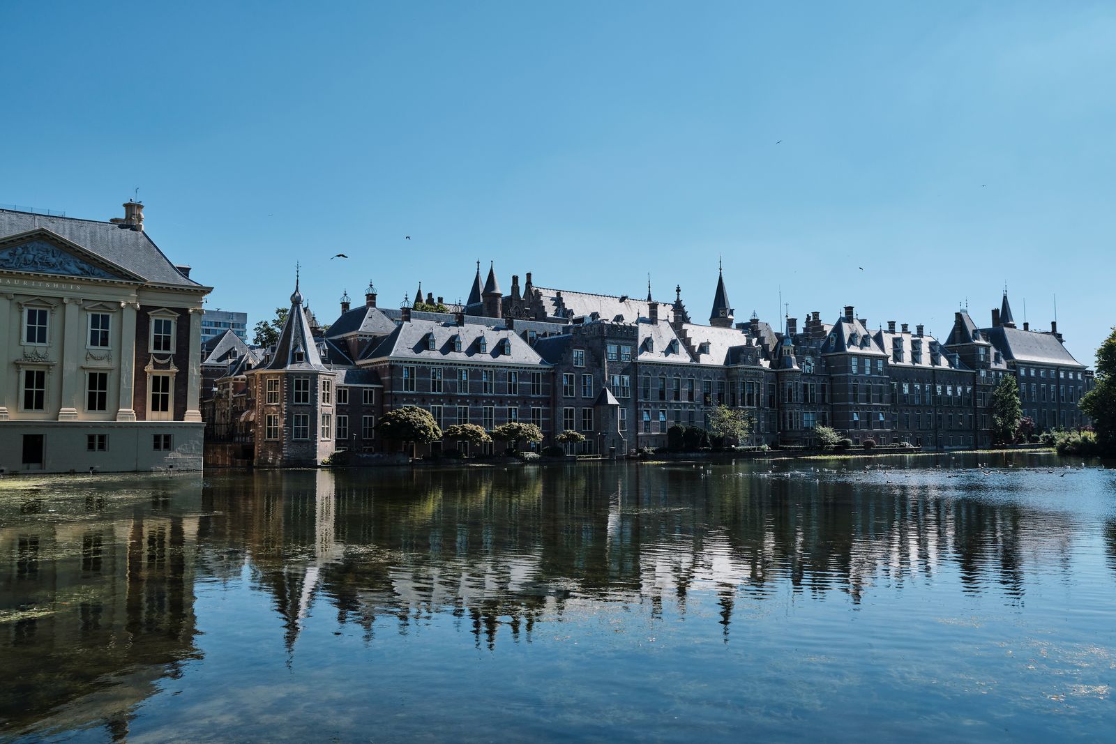 The Binnenhof in The Hague, seat of the Dutch parliament, illustrating the 2027 Tax Plan